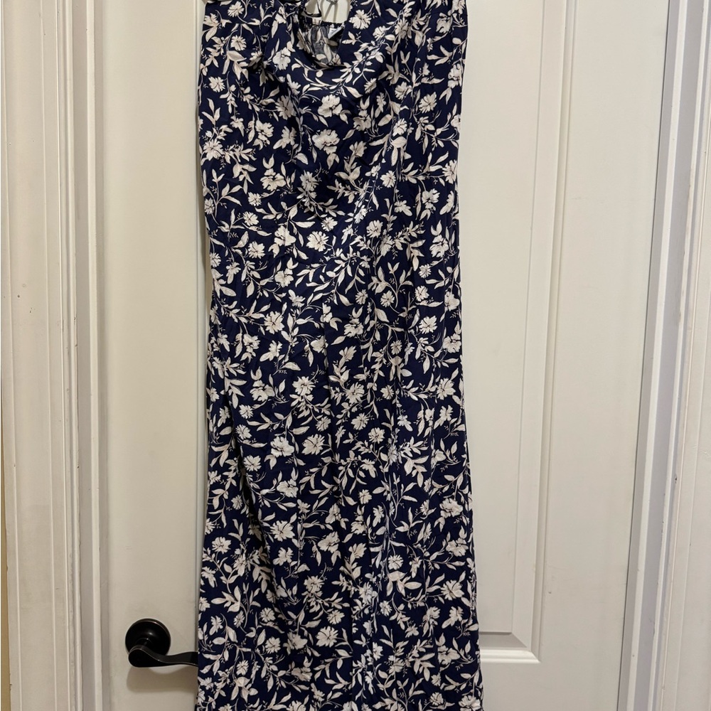 Old Navy Black and White Sleeveless Maxi Dress - Picture 5 of 5